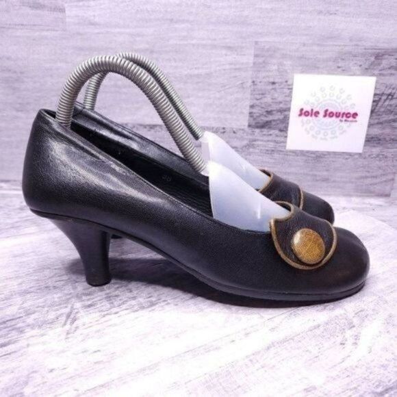 Gentle Souls by Kenneth Cole Round Toe Button Pump Black sz 38 Women's sz 7.5 - Picture 1 of 8